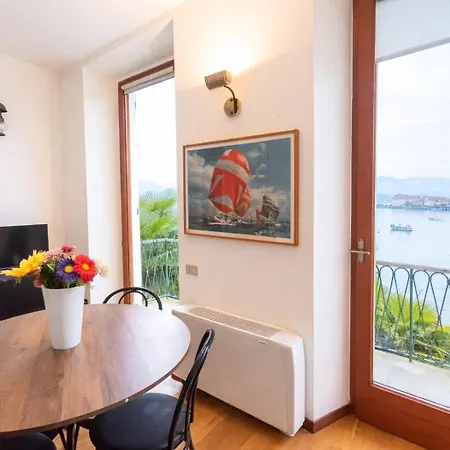 Bay Apartment *